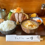 とんかつ一幸 - ⭐︎  横綱ロースとんかつ定食　
                                　　　　　　　　　　　　税込 ３,００５ 円
                                ※  ごはんは、どんぶりか？茶碗が選べます♡ 今回は、茶碗でいただきました…(*^^*)♡