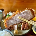 とんかつ一幸 - 塩の塩味が、豚肉の甘み♡を引き立てます♡
