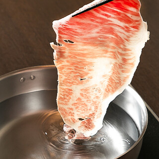 きめ細かなサシが入った極上霜降り肉“えぞ但馬牛”