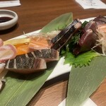 くずし割烹 こまじろ 三宮店 - 【お造里】
                                神戸中央市場直送！厳選鮮魚使用
                                季節の造里お造り5種盛合わせ