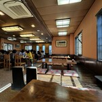 日栄 - 店内風景　1階部分