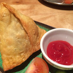 ナマステNIPPON - サモサちゃん。インドの屋台の定番とのこと。