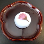 塩瀬総本家 - 季節の薯蕷饅頭の四月は花見