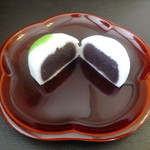 塩瀬総本家 - 織部薯蕷饅頭も中は漉し餡