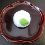 塩瀬総本家 - 季節ごとに変わる薯蕷饅頭の五月は織部