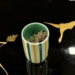 割烹 新多久 - 荏胡麻、きのこ