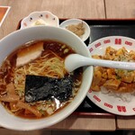 味來 - ラーメン、麻婆丼セット1000円。