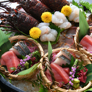 厳選された新鮮な食材で彩る季節の味わいをお愉しみください