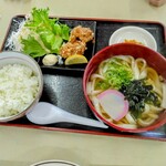 ながの うどん - 女房選択、ミニから揚げ定食￥660   揚げたて熱々のから揚げは大変美味しいです。うどんもボリューム満点なので、普通の女性は満足間違いなしです。