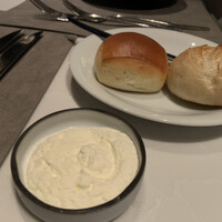 ブリーズ オブ トウキョウ - パンと、バター！パンオカワリできた！