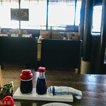 ヨコクラうどん - 旧家エリアの飲食スペース