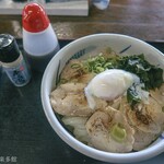 ヨコクラうどん - 鶏チャー葱炙油うどん 鶏チャー増し増し温玉トッピング