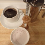 トーコーキッチン - いちごのムース + ホットコーヒー