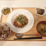 トーコーキッチン - 鶏のさっぱり煮 副菜二品、豚汁 ご飯