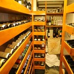 Miura料理店 - 120種類、約400本のワインが揃うワインセラー