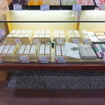 塩瀬総本家 - 上生菓子や饅頭の他に，羊羹や桃山なども揃える