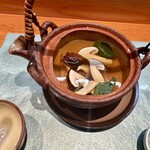 弥助鮨 - 松茸の土瓶蒸し