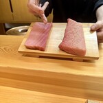 弥助鮨 - 左が中トロ、右が大トロ