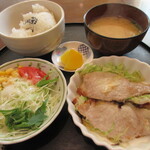 ふくろうの杜 - 日替わりランチ（キャベツサンドポークソテー）850円