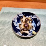 弥助鮨 - 鮑（肝ソース）