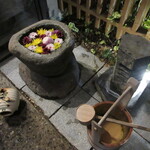 日本料理 TOBIUME - 入口足元