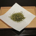 日本料理 TOBIUME - 目の前で煎られる焙じ茶葉