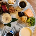 季より - 沖縄海蘊・茶碗蒸しプリン・昆布・焼酎を使ったキャベツ漬物・サーモン etc