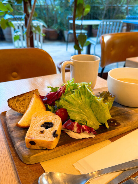 緑あふれるおしゃれカフェのモーニング』by kagokago : ホワイト