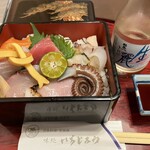 いちじろう - 料理写真:海鮮丼1,350円 見た目から海鮮重⁈と思ったがメニューに無し。