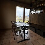 ウエムラ・ビヨンド - 店内