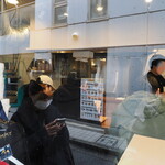 麺処 にぼし香 - 外から見た店内