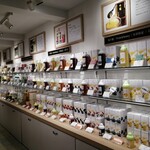 杉養蜂園 - 蜂蜜をはじめとする商品が並んでいます♪