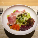 レストラン&バー Larboard - 生ハム載せシーザース