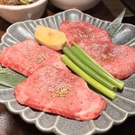 炭火焼肉 ホルモン にく式 - 