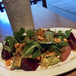 BATIDA - サラダ:アボガドとビーツのサラダ
      →ビーツが絶妙に甘くてフルーツのような味わい
