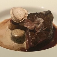EPURE - ⑩山鳩(スコットランド産)、山鳩のジュのソース&茸のソース、南瓜のピューレ、小さなパイ、山鳩の腿肉&茸のクネル《つみれ》
                      癖の無い山鳩、大きな個体で食べ応えあり、旨みがしっかりありソースともマッチ！