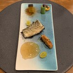 よし奈 - カマス黒米 ビニテーシ芋桜エビ 生姜ソース、おくら、ほうずき、黄身酢 栗マロン松風、かぼちゃパウダー