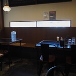 ラーメン ニューヨーク ニューヨーク - 店内（テーブル席）
