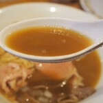 ラーメン ニューヨーク ニューヨーク - 醤油鶏白湯らぁめん（スープ）