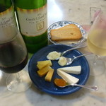 覚王山のチーズ屋さん　メルクル - グラスワインとチーズ盛り