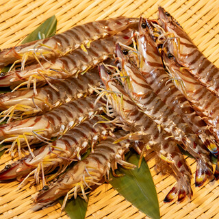 食材や調味料は糸島産を中心に取り揃え。旬の美味をお届け