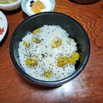 民宿モリ - 朝食の栗ご飯