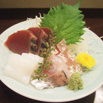 藤吉 - 本日のおまかせ竹(3000円)のお刺身。かつお、いか、真鯛