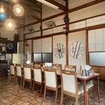 月村 - おしゃれで個性的な内装。