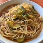 イタリアンレストラン ペスカ - ズッキーニと、鶏肉のトマトソース　平日ランチで大盛り　900円