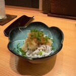鉄板焼き 紡ぐ - 山利のしらすおろし