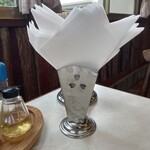月村 - ナプキンがおしゃれに並べられてる。こだわりを感じる