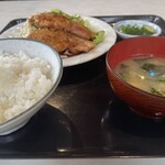 月村 - 焼肉定食800円。コスパいいですよ！