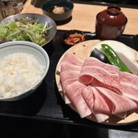 純和牛焼肉 無限亭。 - 