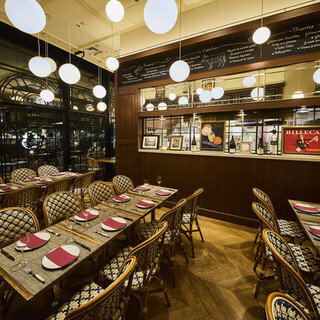 着席店内のみで30名様、立食はテラスまで使って50名様まで対応可能です。